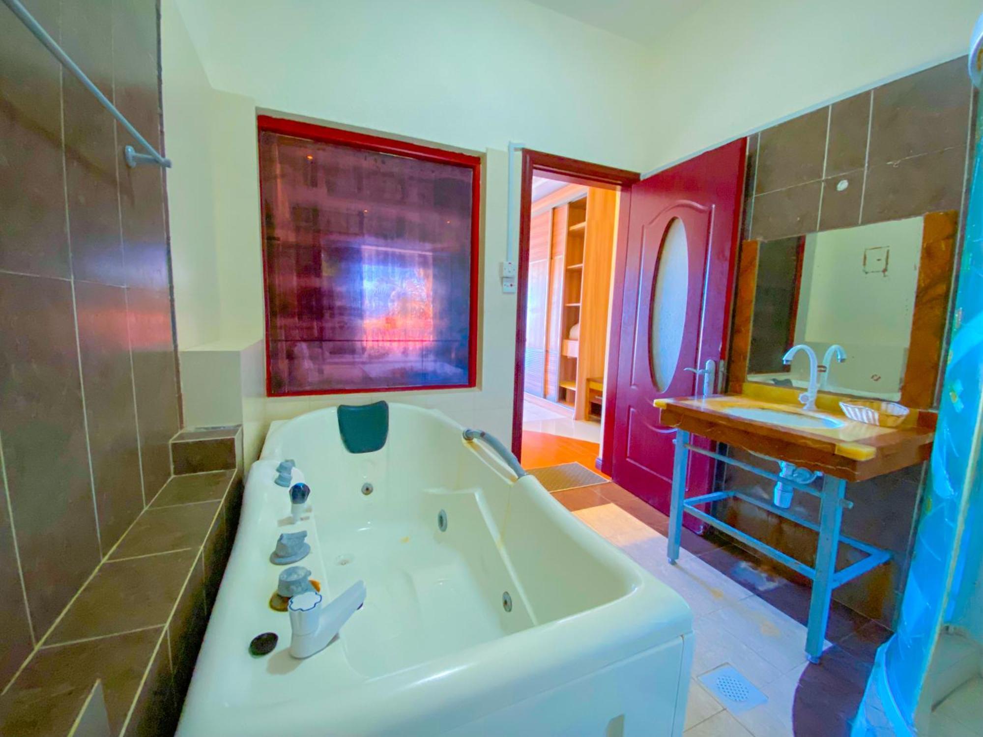 Raha Beachfront Shanzu With Beautiful Sea View *